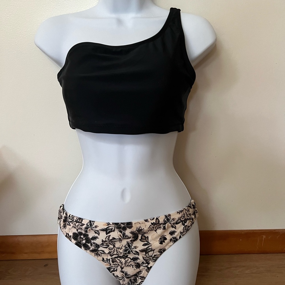 Old navy Medium swimsuit